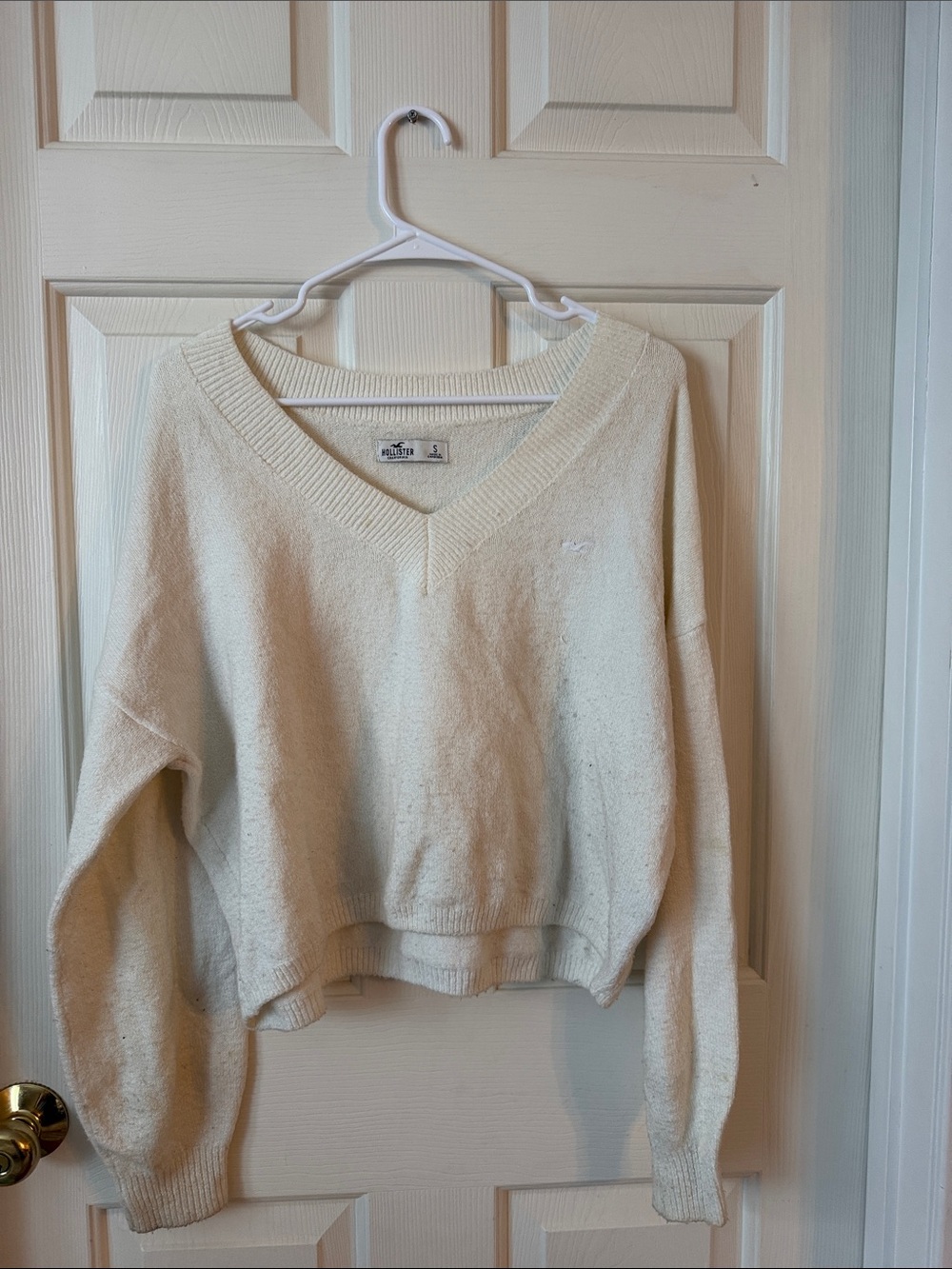 Hollister Cream V-Neck Sweater